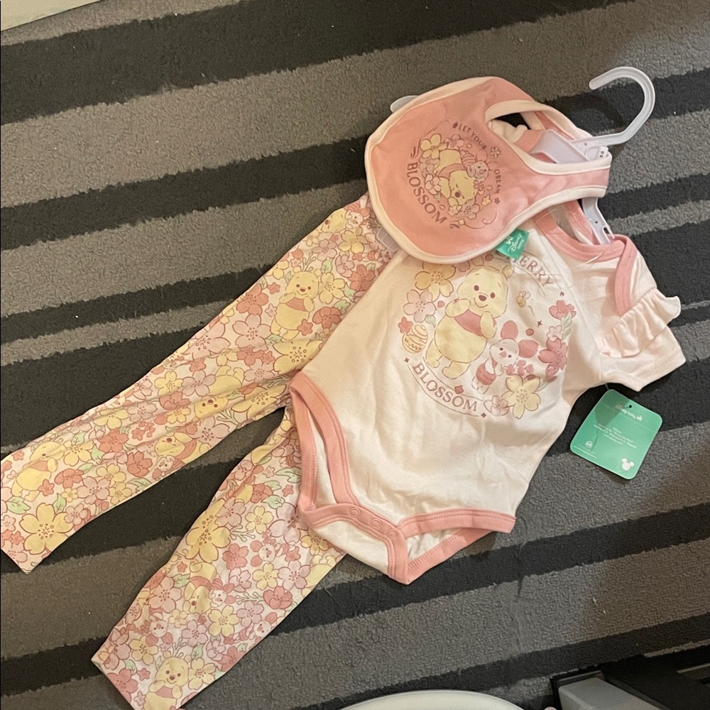 Baby pink Winnie the Pooh & piglet 3 piece set outfit and bib